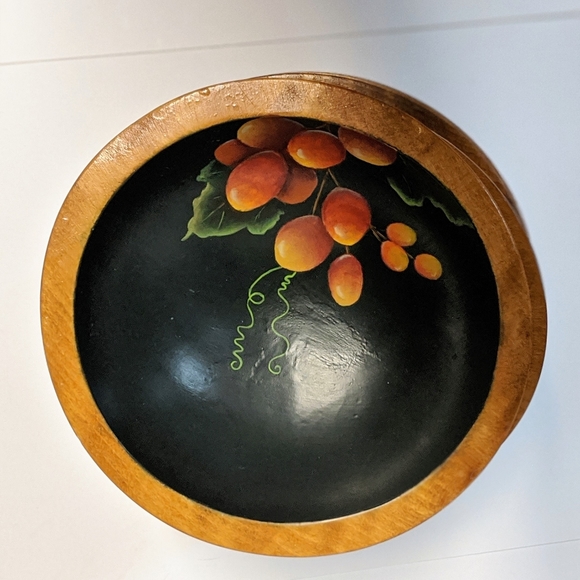 Wooden bowls, small (5) hand painted, signed - Picture 5 of 10